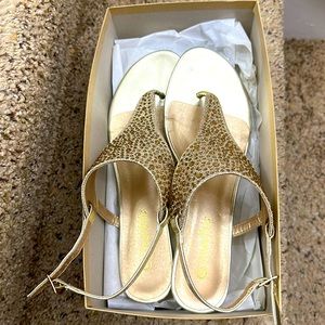 Dream Pairs Gold wedge sandals with adjustable strap